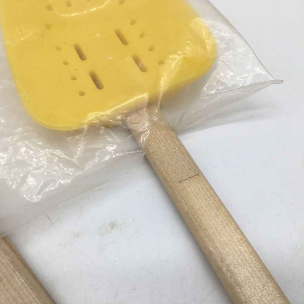 Le Creuset Silicone Spatulas Red Yellow Beech Wood Handle Set of 2 Never Used - Picture 10 of 10
